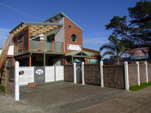 Black Dolphin Waterfront Apartment - Cruises Travel 1