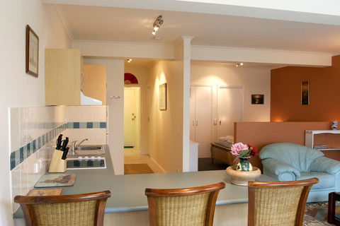 Black Dolphin Waterfront Apartment - Cruises Travel 2