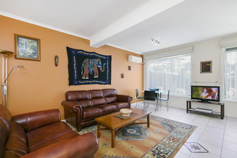 Black Dolphin Waterfront Apartment - Cruises Travel 0