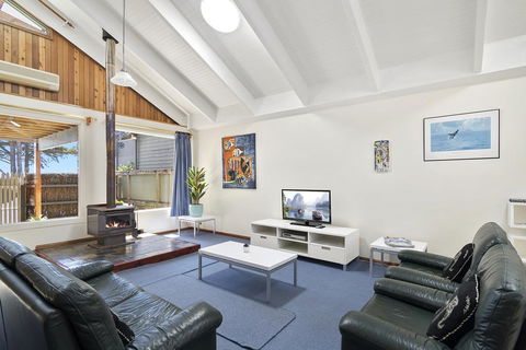Black Dolphin Waterfront Townhouse - Bay Views - Cruises Travel 1