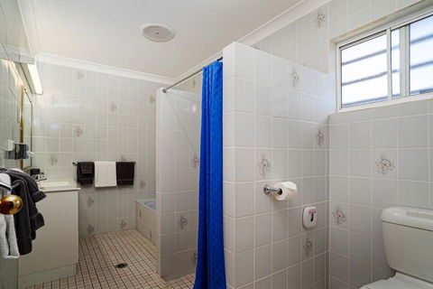 Blue Diamond Motor Inn - Travel Search 2