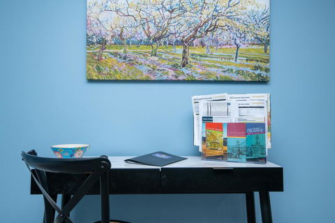 Blue Door Apartments Spacious CBD Apartment - Travel Agents 3