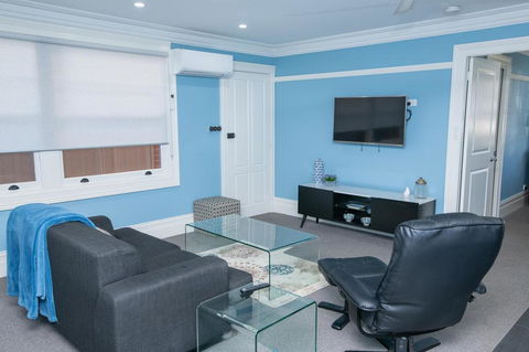 Blue Door Apartments Spacious CBD Apartment - Travel Agents 2