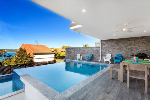 Blue Water Splendour - Infinity Pool And Amazing Views!! - Travel Search 1