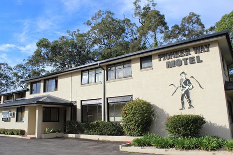 The Pioneer Way Motel - Travel Search 1