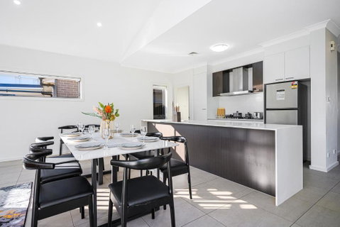 The Pond Sweet 4 Br Home By Coles With Garage&WiFi - Tourism Guide 2