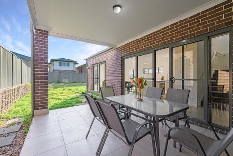 The Pond Sweet 4 Br Home By Coles With Garage&WiFi - Tourism Guide 1
