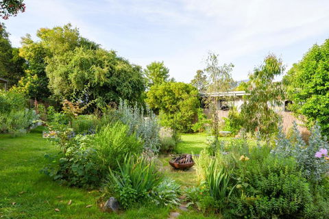 The Secret Garden - Alpine Retreat - Tourism Guide 2
