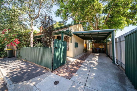 The Spotted Cow,city Fringe,pet Friendly-Free Wine - Tourism Guide 1