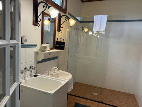 The Table Guest House - Travel Search 3