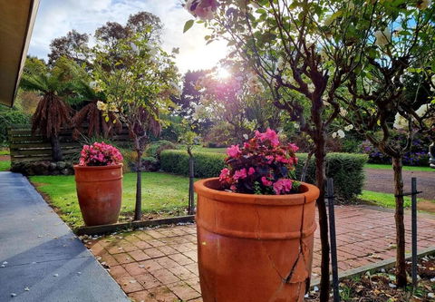 The Timboon Villa - 5 Bedroom Home - Tourism Guide 1