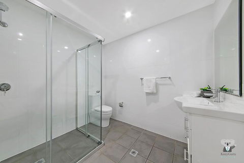 WARRICK FRAM 3 BEDS APT FREE PARKING WALK TO WESTFIELD CLOSE TO HOSPITAL NWF003 - Tourism Guide 3