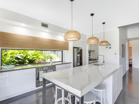 WATERFRONT HOME BORDERING MOOLOOLABA - Tourism Guide 3