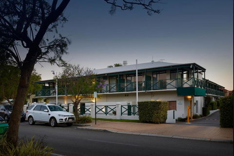 Windsor Lodge - Travel Search 0