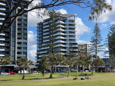 X Kirra Apartments - Tourism Guide 3