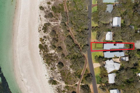 XYZ Holiday Home - Tourism Guide 0
