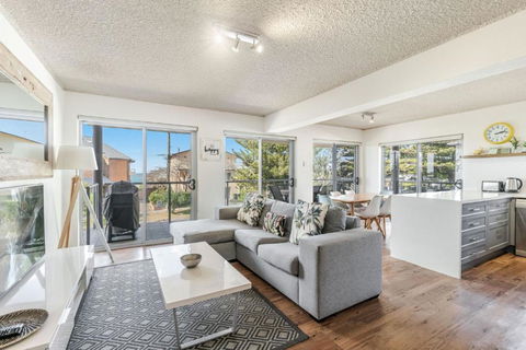 Yamba 58 - Modern Apartment With Ocean Views - Travel Agents 1