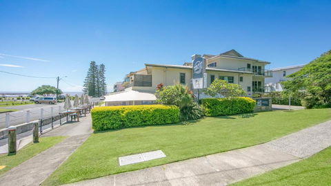 Yamba Beach Motel - Travel Agents 1
