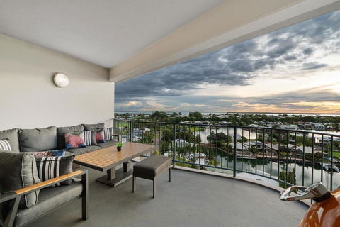 Anchor Point Penthouse 3BR With Marina Views - Pool - BBQs - Tourism Guide 3