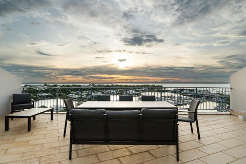 Anchor Point Penthouse 3BR With Marina Views - Pool - BBQs - Tourism Guide 1