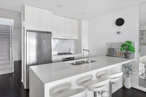 Willoughby Luxe - Modern Stay Near Sydney CBD - Cruises Travel 2