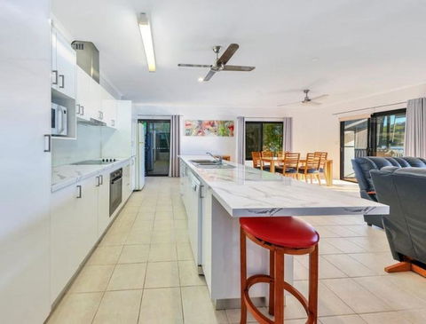 Rumah Surgah On Lake Bennett - Travel Agents 1