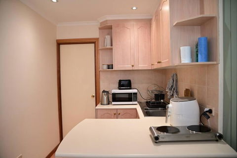 Spacious Studio In AliceSprings QueenBed+KSAirbed - Travel Search 2