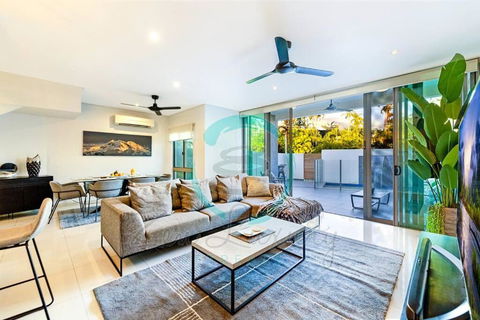 ZEN ARCTIC Luxury 2-Story T/House + Pool & Markets - Tourism Guide 0