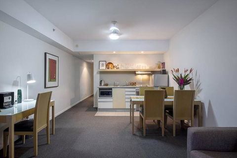 ZEN CITY & SEA Executive 1-BR Suite In Darwin CBD - Tourism Guide 0
