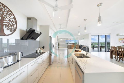 ZEN LUXURY: 2-Story 4-BR Penthouse In Darwin City With Mindal Markets & Harbour Views - Tourism Guide 0