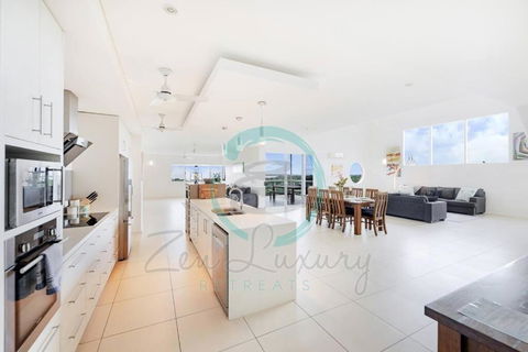 ZEN LUXURY: 2-Story 4-BR Penthouse In Darwin City With Mindal Markets & Harbour Views - Tourism Guide 2
