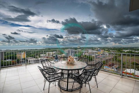 ZEN Pinnacle Penthouse (2) 3-BR Panoramic Retreat - Tourism Guide 0