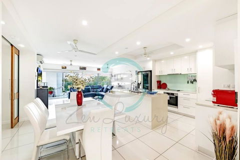ZEN Tree Blossom: 3-BR Luxury Apt Near Waterfront - Tourism Guide 0