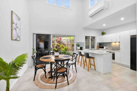 Zen Zone - Located Close To Beach, Skyrail And City - Tourism Guide 0