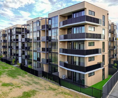ZMITH Apartment - BROOKE, - Near AIS, GIO Stadium, UC, & Nth - Canberra Hospital - Tourism Guide 2