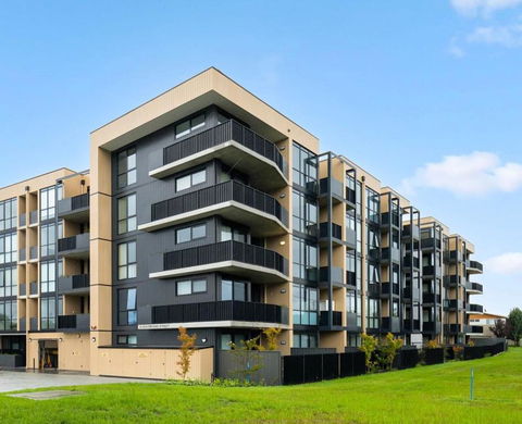 ZMITH Apartment - BROOKE, - Near AIS, GIO Stadium, UC, & Nth - Canberra Hospital - Tourism Guide 1