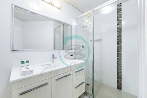 Zen On Stuart: 3-BR Penthouse Pad + Pool + BBQ - Travel Search 2
