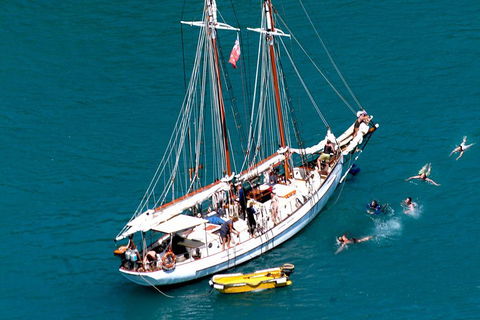 Whitehaven Beach Sailing And Snorkeling Cruise - Tourism Guide 3