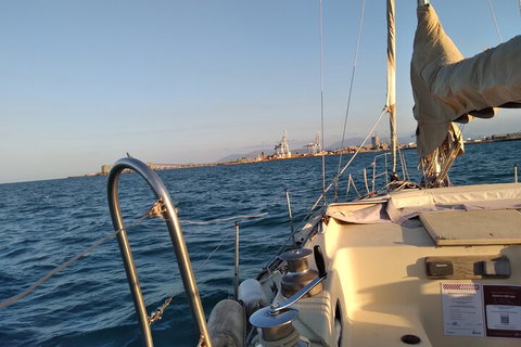 Townsville Small Group Early Morning Sailing Cruise Boat Tour Charter Hire - Travel Agents 2