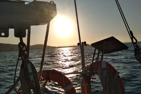 Townsville Private Hire Sunset Sail Sailing Cruise Boat Tour Charter Experience - Travel Agents 4
