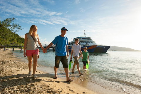 Fitzroy Island Catamaran Transfers From Cairns - Travel Agents 3