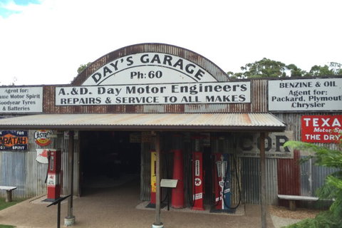 Private Tour To Paronella Park, Historic Village Herberton And Wild Life Wallaby - Travel Agents 3