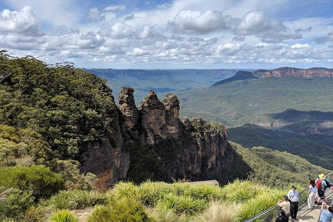 Blue Mountains Private Tour - Wild Kangaroos, Waterfalls And The Three Sisters - Travel Search 0